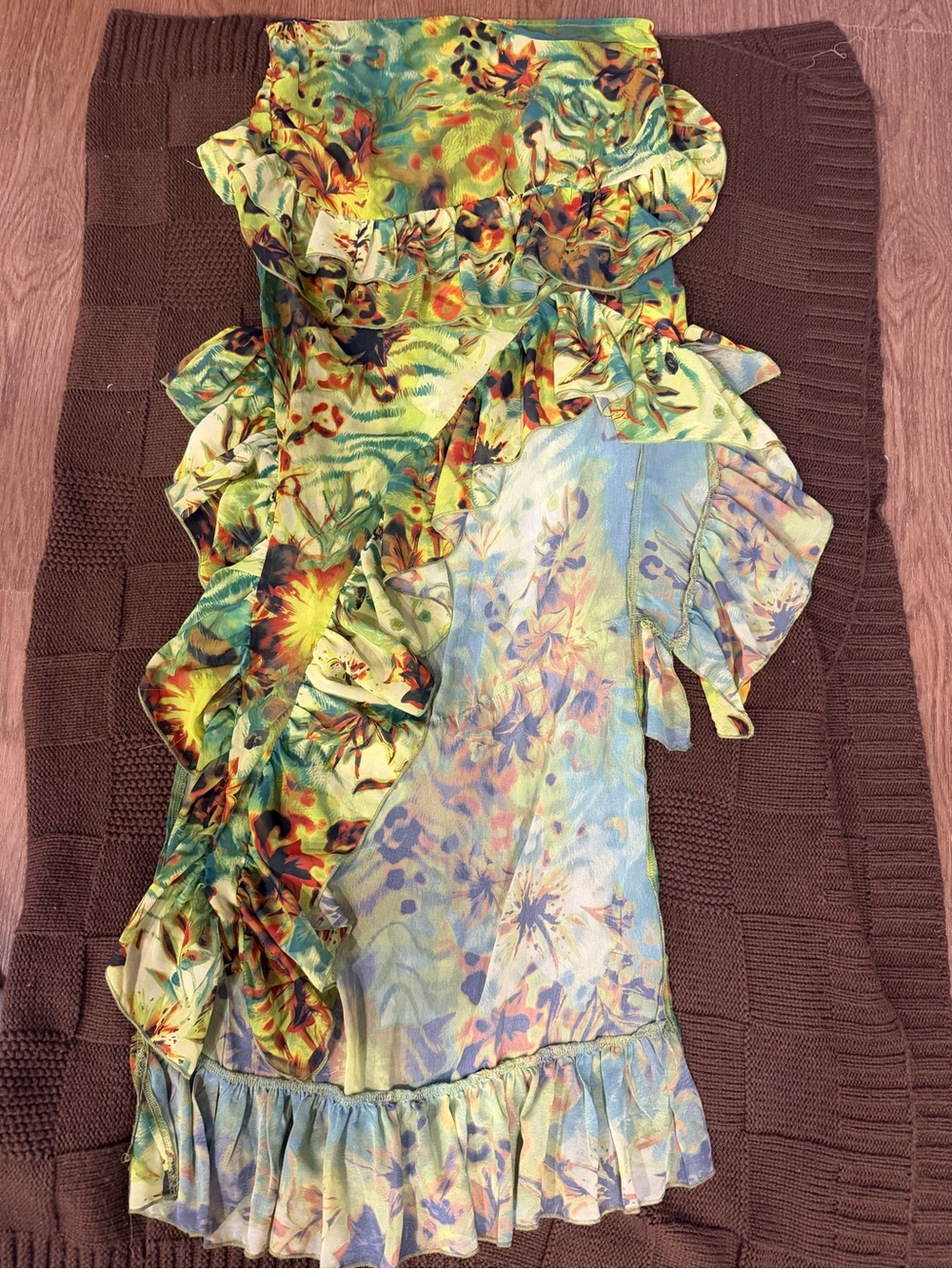 PrettyLittleThing Green Tropical High-Low Ruffle Skirt - Picture 2 of 2